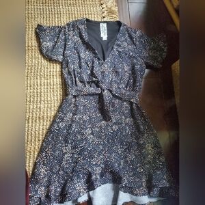 Sade & Sage ruffled short sleeve dress size Medium in black white and tan